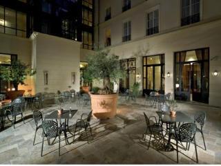 Kallis Hotel